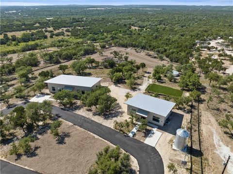 This desirable location with heavy traffic and panoramic long-distant sunset views is perfect for your business. An unrestricted 10 acres with over 400 ft of frontage on Fitzhugh across from Jester King Brewery, near Distillers and outdoor eateries. ...
