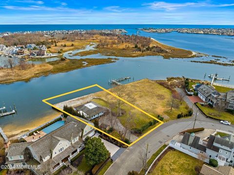 A once-in-a-lifetime opportunity for the most coveted spot on the Manasquan River. Crescent Drive is that incredibly unique location literally at the mouth of the Manasquan Inlet where the water is deep enough for the most serious boats and fishing l...