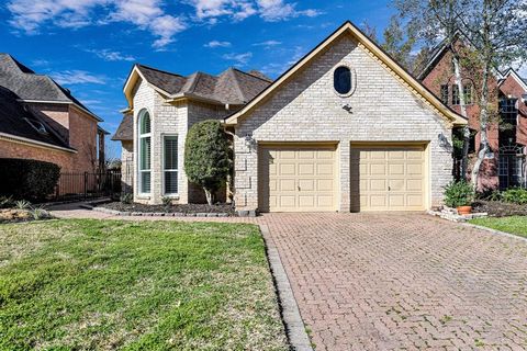 Extensive UPGRADES to this MUST SEE BEAUTIFUL 1-1/2 story located on water view golf course lot in highly sought after Pecan Grove Plantation subdivision. House features 3 bed/3 full bath (2 beds/2 baths down) formal dining, breakfast bar, breakfast ...