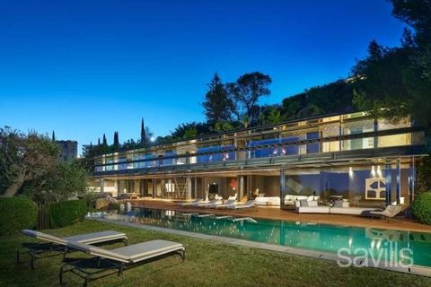 Benefitting from a rare waterfront location in the popular Materlinck, Mont-Boron area of Nice, this exquisite villa boasts exceptional panoramic sea views and cutting edge design. Stainless steel, glass and natural elements are combined in the forwa...