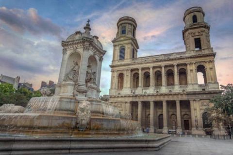 FOR SALE PARIS 6TH - PLACE SAINT SULPICE - PIED-À-TERRE WITH VIEW - Located on the edge of the place Saint Sulpice, on the 5th floor with elevator of a very beautiful old building, we offer you this delightful pied-à-terre of 20m2 composed of a livin...