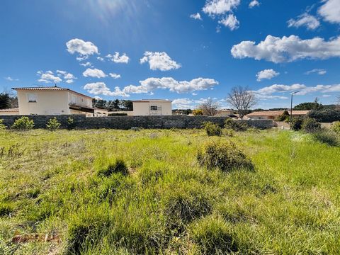 Gard (30), new exclusivity, for sale in Poulx, 10 minutes from Nimes, a flat building plot of 421m², serviced with water, electricity and mains drainage, excluding subdivision. with a possible footprint of 0.25 or almost 105m², R+2 height of 7 meters...