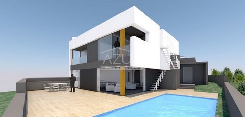 Located in Loulé. This part built villa is located in Parragil, a quiet area close to Loulé and Boliqueime with good access and mains services. The property has excellent sea views, and is at the end of a cul-de-sac. The gross construction work (stru...