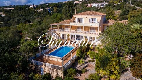 Located in Santa Bárbara de Nexe. This classically styled six-bedroom property was built in 2001 to a high standard. Laid out on three levels and set in a garden of 4000m2, completely fenced and with electric gates and a video door entry system to en...
