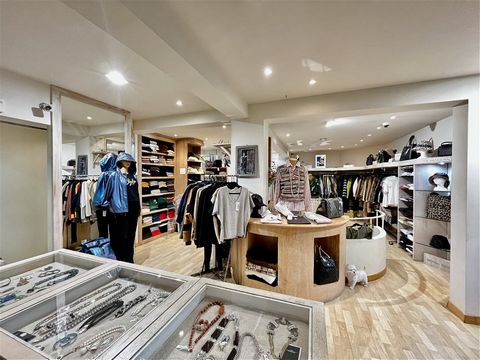 For sale, high-end ready-to-wear business. Ideal location in the heart of the pedestrian streets in Rodez city center. The store of approximately 200m2 consists of a beautiful sales area of 100m2 and a basement you will benefit from a sewing corner, ...