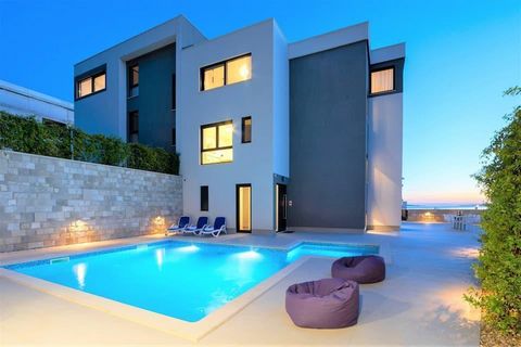 The new villas luxury settlement in Strožanac, prestigious suburb of Split! Position just 500 meters from the sea with fantastic sea views is a guarantee of high demand for villas! It located at the foot of Mount Perun with a panoramic view of the Sp...