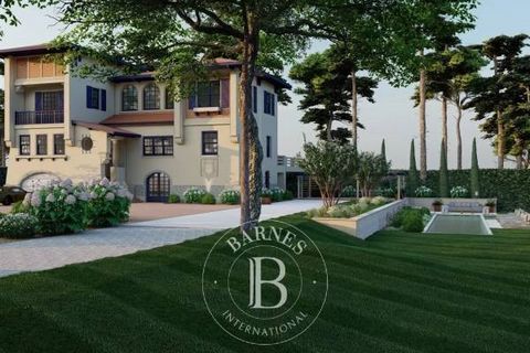 Located in a privileged setting, at the forefront of a landscape where the majestic Hossegor canal connects the marine lake to the vastness of the Atlantic Ocean, this exceptional residence, currently undergoing a grand luxury renovation, stands as o...