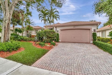 WHOLE HOUSE GENERATOREvery day is beautiful in this sophisticated, artistically curated madeira(extended) model pool home in Valencia Lakes luxurious resort-style gated community. This home offers an open-concept expanded floor plan, featuring a host...