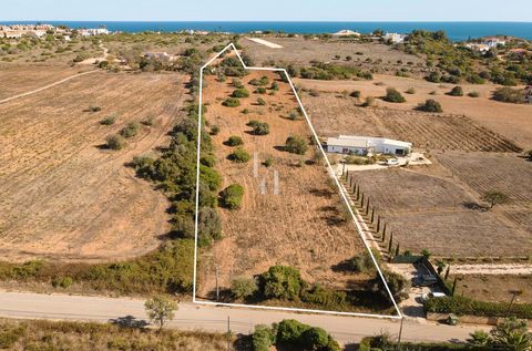 Located in Lagos. Nestled within the picturesque region between Praia da Luz and Burgau, this one-hectare piece of land stands as a testament to uniqueness and potential. With an enviable location, this property presents an extraordinary opportunity ...