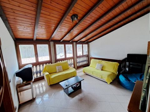 Gandino, in the historic area, inside a small building of only two residential units, we offer for sale a three-room apartment on two levels. Entrance from the common courtyard, kitchen/dining area; On the second floor there is a very bright living a...