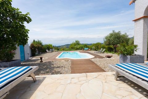This beautiful villa with lots of privacy and a beautiful view is located in Camplong, near Felines Minervois. The villa has 4 bedrooms for 8 people. 2 bedrooms with double beds, 1 room with 2 single beds and 1 room with a bunk bed. The villa is idea...
