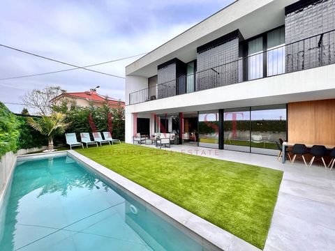 NEW 2023 4 BEDROOM VILLA WITH UNIQUE FINISHES IN OEIRAS AT THE FOOT OF OEIRAS PARK ARE YOU LOOKING FOR A NEW VILLA WELL LOCATED AND FULL OF SUNSHINE? COME AND DISCOVER VILLA BALI. Fully furnished villa with a classy refinement. Ready to move in. Full...