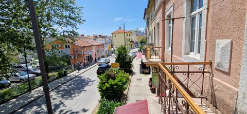 Location: Primorsko-goranska županija, Crikvenica, Crikvenica. In Crikvenica, in the very center of the city, an excellent two-room apartment is for sale. It consists of a hallway, two bedrooms, living room with kitchen and dining room, bathroom, toi...