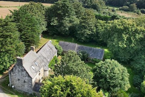 This charming ensemble is located in a small hamlet located at the end of a dead end. Calm and serenity reign in unison in this place steeped in history. The dry stone manor house is extended by an adjoining stone building and a second longere offeri...