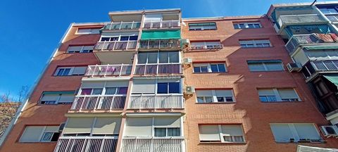 GREAT OPPORTUNITY investors or families. Apartment located in the Plaza Federico García Lorca in Santa Perpetua de Mogoda. This property has 3 bedrooms, perfect to suit your needs, kitchen that communicates to the gallery. It also has 1 bathroom and ...