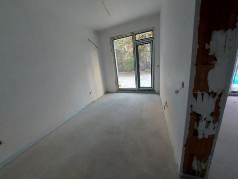 Offer 81319 Center, in the region of Gerdzhika and Thursday market. We offer you a property with the status of an atelier, on the ground floor comprising 2 rooms, a bathroom with a toilet and a yard that can be partially covered. The area of the atel...