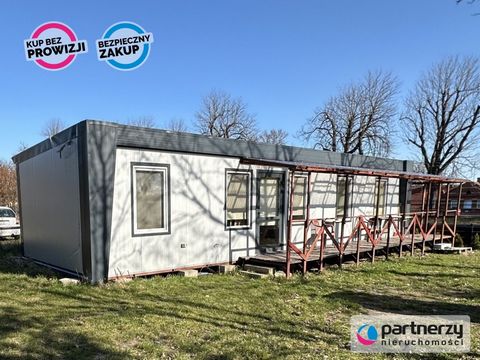 Container mobile home with an area of 54m2. At the moment, electricity, district heating, hot water from the municipal network are connected. The total dimensions of the property are 13.8m x 3.9m. Its interior is arranged into 2 separate rooms and a ...