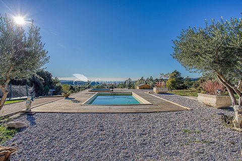 Only with us Nestled at the foot of Mount Ventoux, in a dominant position, in a wild and luminous nature, this pretty single-storey villa enjoys an incredible environment. In the distance, the bell tower of Bédoin is adorned with sunsets that offer a...