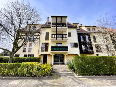 DUPLEX - QUIET - BRIGHT - TOP FLOOR LINGOLSHEIM: 4/5 room DUPLEX apartment of 110.63m2 (93.55m2 carrez) located on the 3rd and last floor of a condominium dating from 1986. It is composed as follows: On the first level: a spacious entrance, a living/...
