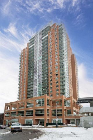 Spacious & Bright Corner Suite On 7th Floor. 2 Bed Layout + Den - Perfect Work From Home Space!Almost 900 Sqft +Balcony. Floor To Ceiling Windows & 9Ft Ceilings Create A Sun-Drenched OpenConcept Living & Dining Area. New Light Fixtures. Prim Bedroom ...