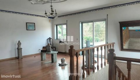 4 bedroom detached house for sale located in the parish of Vilarelho, in the municipality of Caminha. On the ground floor we have living room and open space kitchen equipped with hob, oven, stove, fridge and extractor fan, 2 bedrooms with built-in cl...