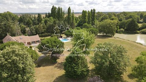 Dpt Loiret (45), à vendre proche de SULLY SUR LOIRE Propriété d'Agrément - Maison 11 pièces de 330 m² - Terrain de 29 254,00 m² clos - Piscine chauffée - Pool House - Terrasse - Carport - Parc arboré - étang
