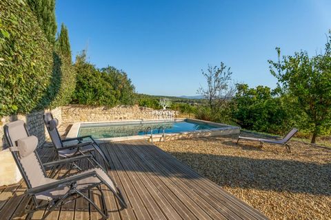 Provence Home, the Luberon real estate agency, is offering for sale, this charming 19th-century village house in Goult. Meticulously renovated, it beautifully combines authenticity with modern comfort and enjoys a lovely unobstructed view. SURROUNDIN...