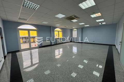Kukuljanovo, industrial zone. We are renting an office space of 300 m2. The space is located on the 1st floor and is fully furnished and ready for use. It consists of several office spaces, a meeting room and two sanitary facilities. 12 parking space...