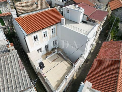 Location: Primorsko-goranska županija, Crikvenica, Selce. A beautiful house for sale located in the vicinity of the town of Crikvenica, in Selc, in an attractive location only 100 meters from the Adriatic Sea. This spacious three-story house offers p...