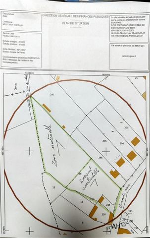 Magnificent flat and serviced building land of 6200 m2 on 35 ML, including 2100 m2 buildable, divisible into 5 or 6 plots to make a subdivision with mains drainage on the edge very well located 10 minutes from Beauvais behind Troissereux. RARE DEAL T...