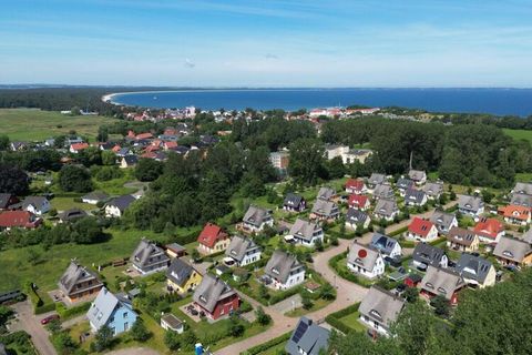 Thatched holiday home for 8 people in an idyllic, quiet location in Glowe on Rügen, close to the beach, top facilities, with a feel-good character