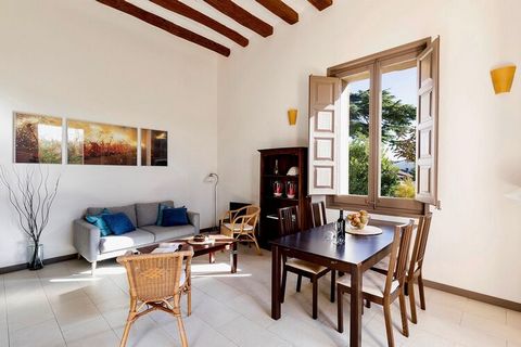 Apartment Vilaseca, located on the ground floor, offers a large outside terrace in the garden. The 4.5 meter high beamed ceilings provide an extra sensation of space and noble grandeur. The apartment is cool in summer and cosily warm in spring, autum...