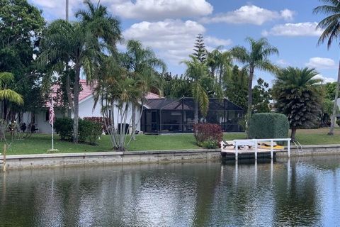 Welcome to Villa Endless Love! The fully equipped south-facing holiday home is very centrally located in beautiful Cape Coral.