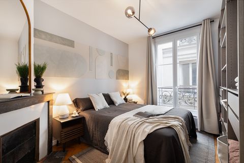 Splendid renovated and furnished flat located in Rue Joseph Dijon, in the Montmartre district, in the 18th Arrondissement. It is located on the 3rd floor, close to the Simplon and Jules Joffrin stations. Nearby attractions include the Théâtre des Bél...