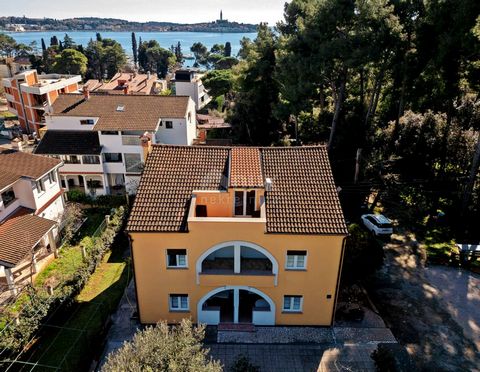 Location: Istarska županija, Rovinj, Rovinj. ISTRIA, ROVINJ - Apartment house, 200 m from the sea The most attractive picturesque Istrian town Rovinj, with the old town center under UNESCO protection, is an eternal inspiration for romantics and artis...