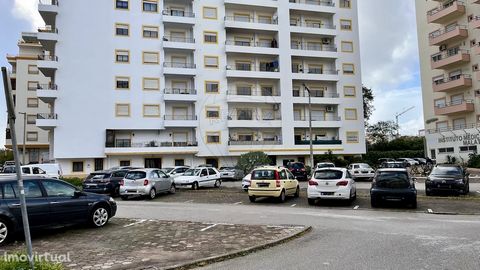 Arrecadação em Portimão para venda. Junto a uma das principais avenidas de Portimão, inserida num edifício bem conservado e de fácil acesso, e com facilidade de estacionamento, esta arrecadação com 15m2, situado no R/C do edifício, é o ideal para que...