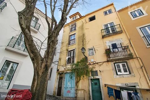 The charm of living in a historic district of Lisbon, such as Mouraria or Castelo de São Jorge , paves the way for this 1+1 bedroom apartment , fully renovated. Located in Beco do Jasmim, the wide view, the tranquility of the neighborhood and the pro...