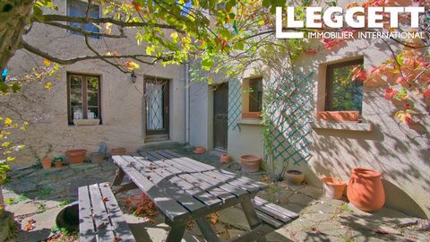 A15936 - Cette belle maison familiale est située dans les Corbières, à environ 15 minutes du village médiéval de Lagrasse. Le village de Mayronnes n'a pas de trafic de passage. Idéal pour ceux qui recherchent un endroit tranquille dans la nature. Les...