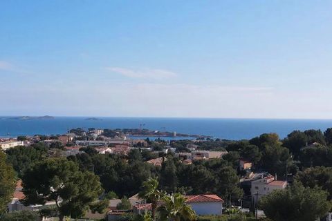 New villa built in 2022/23 in Bandol, in a sought-after area that is quiet and residential in all seasons, close to the main shops and less than 15 minutes' walk from the port. The villa enjoys spectacular sea views, with a southerly aspect, facing t...