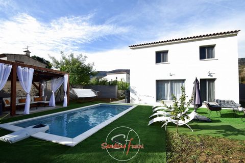 PLAN DE CARROS : In the heart of Les Plans, Superb recent 5-room villa with trendy and refined decoration, built in 2021 on a plot of 568 m2, with swimming pool, composed on the ground floor, an entrance hall, a fully fitted and equipped American kit...