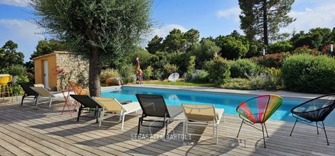 10 minutes from the beaches of Saint-Cyprien, in a quiet environment, this fully renovated charming villa of 200m2 with all mod cons with its heated swimming pool area and pool house welcomes you in a very well appointed natural setting. The property...