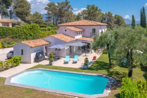 Exclusivity: Perfectly located in a very sought-after area of Saint-Paul de Vence, in absolute calm, this very beautiful property will seduce you with its rare volumes, the quality of its services, and its qualitative environment ... Located on a fla...