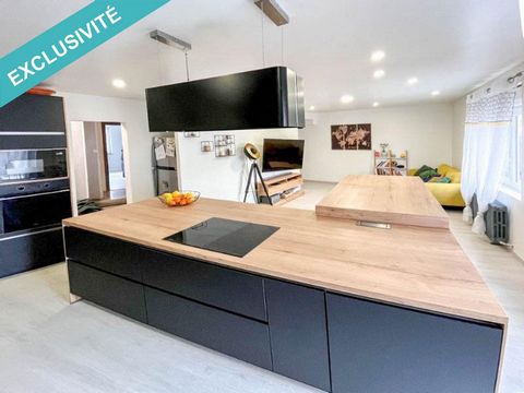 In the heart of Remiremont, I invite you to discover 1 superb loft-style apartment on the 3rd floor of a plush building. The superb 140m2 apartment was completely renovated in 2021 with taste. The large 33m2 living room opens onto the fully equipped ...