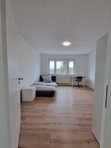 This freshly renovated 3-room studio flat is located in a quiet house and residential area in Crimmitschau, ideal for professionals looking for a peaceful retreat. The flat impresses with its brightness and modern, inviting ambience. Each room has be...
