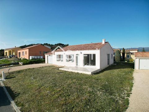 Séverine FOULON, presents this new house built in 2023 never inhabited, on one level, about 86 m² in a subdivision on a human scale. Close to the shops of Apt, near the village of Gargas known for its quality of family and associative life, the villa...