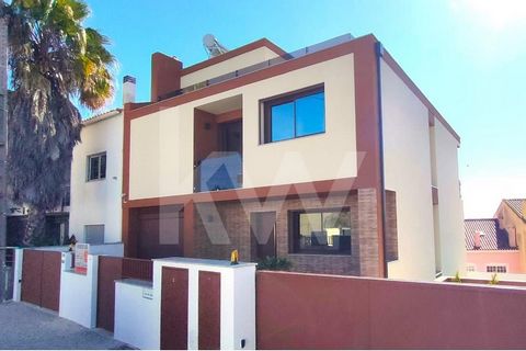BRAND NEW - In the final stages of finishing If you are looking for Quality of Life, come and discover this wonderful V5 villa in the final stages of finishing. About 20 minutes from Lisbon airport and Parque das Nações, this villa is built with the ...