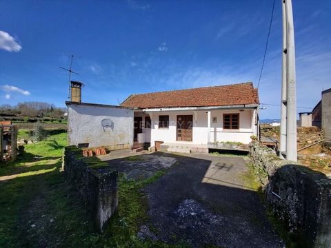 Sale of 3 urban items (2 villas and a storage room), located in the town of Pinheiro de Ázere, in Santa Comba Dão, district of Viseu. REPO-00231: Two-storey house, with a land area of 69 m2, implantation area of 59 m2 and gross private area of 90 m2....