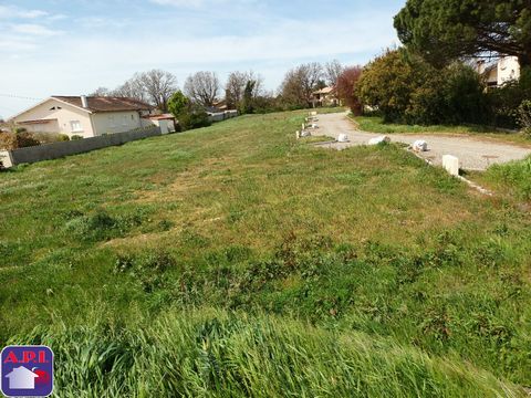 VILLENEUVE TOLOSANE LAND!!! IDEALLY LOCATED!!! Quiet, 649 m² plot of land in a subdivision of 8 lots. Fully serviced - Mains drainage - City gas - Water - Electricity. Green spaces - Visitor parking. With private tarmac access path secured by gate. Q...