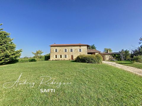 Located 30 min from L'A7, 25 min from Alixan TGV station, 15 min from Romans, this exceptional property extends over a vast plot of almost two hectares (16,674 m²), with a breathtaking view of the Monts du Vercors and the summit of Mont Blanc offerin...