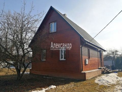 Located in Коммунар.